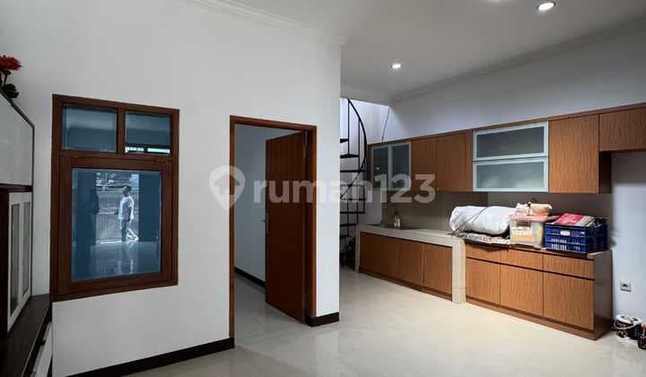 Rumah bisa untuk Kantor Siap Huni di Sayap Leuwi Panjang