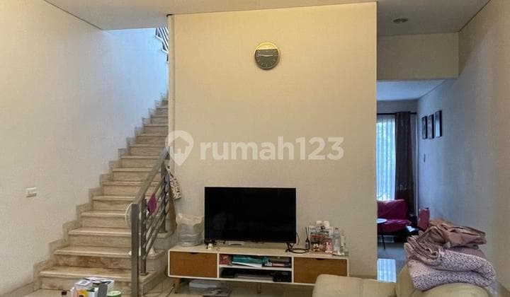 Rumah Bagus dan Terawat di Singgasana Pradana