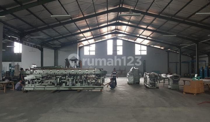 Gudang Lokasi Strategis di Padalarang Bangunan Baru