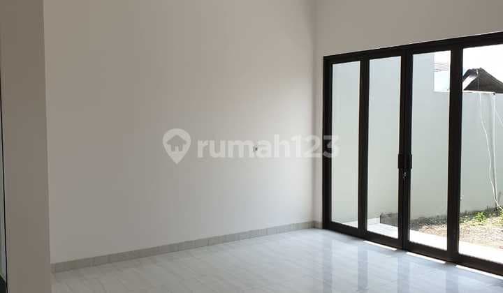 Rumah Minimalis Modern Baru di Jalan Padasaluyu