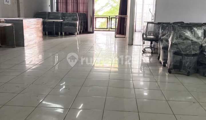 Gudang atau Kantor Lokasi di Komplek Kembar