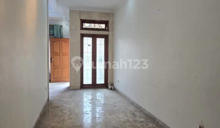 Rumah Mediteran Nyaman Lokasi di Dakota Bandung