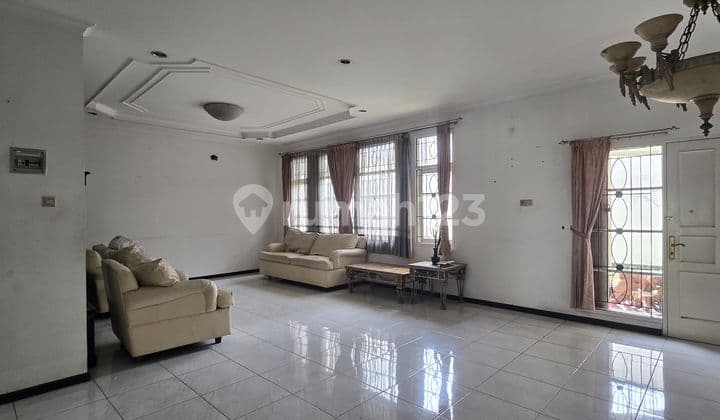 Rumah Nyaman Modern Minimalis di Taman Surya