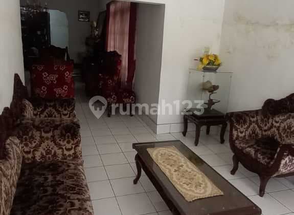 Rumah Modern Luas dan Nyaman di Jalan Laswi