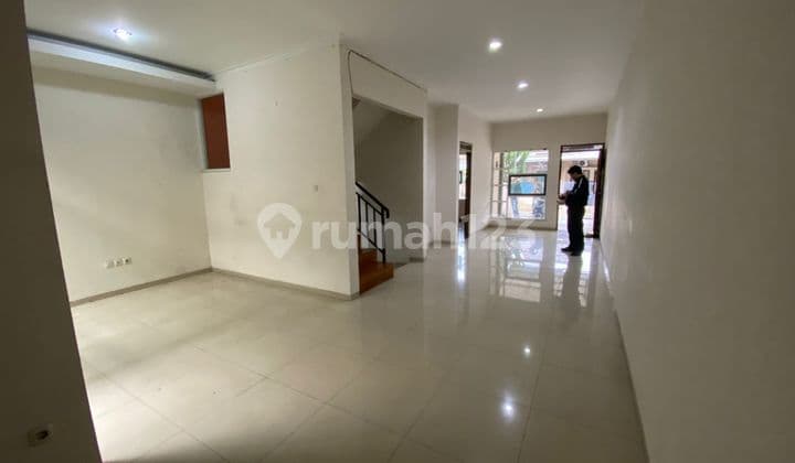 For Sale: Comfortable House in Taman Kopo Indah 3