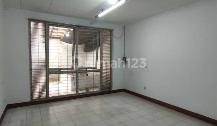 Rumah Modern Nyaman di Taman Holis Indah