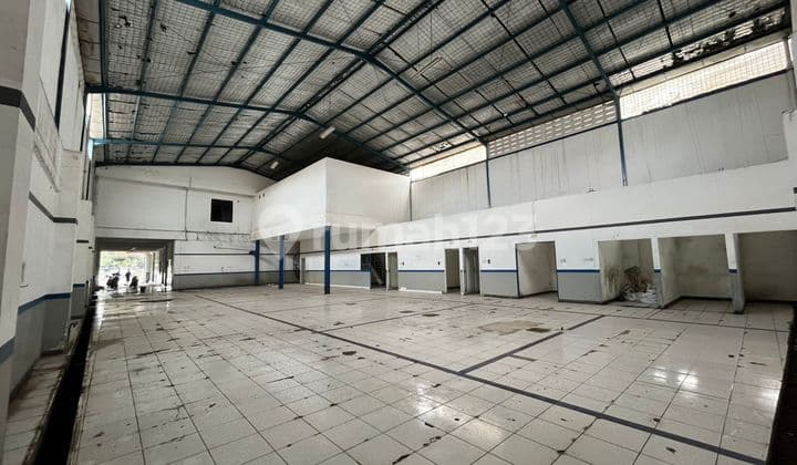 Ex Show Room Mobil di Soekarno Hatta Bandung