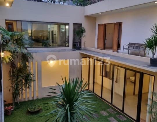 LUXURY HOUSE WITH A STRATEGIC LOCATION