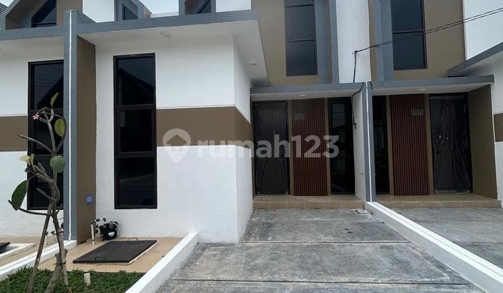 House for Rent + AC 2 Bedrooms Swimming Pool Facility in Safira Aryana Cluster 5 Minutes to Gading Serpong