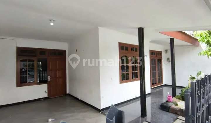 Rumah Siap Huni Lokasi Dekat Transportasi di Pondok Kopi Jakarta Timur