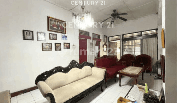 Rumah 2 Lantai Strategis di Tebet Timur S9033