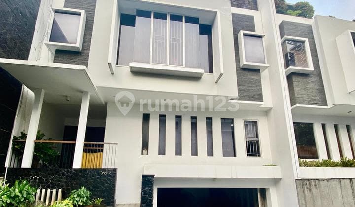 Dijual Unit Townhouse 3,5 Lantai Strategis Di Kebayoran Baru