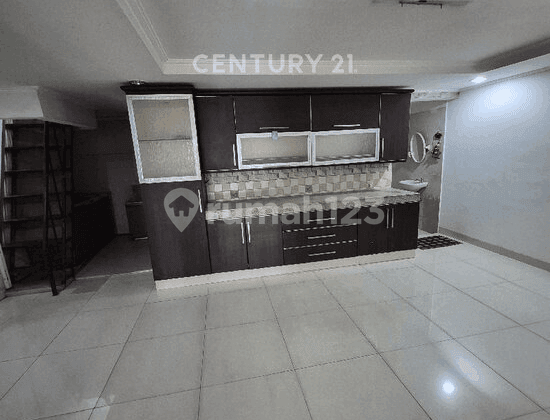 Rumah 2 Lantai di Kelapa Gading Dekat Mall R2341