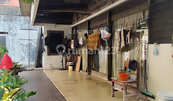 Old House with Spacious and Strategic Land in North Pulomas S8923