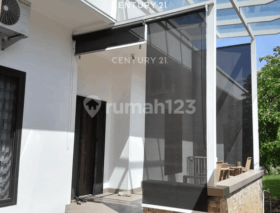 Ready-to-Occupy Corner House in Kelapa Gading S9665