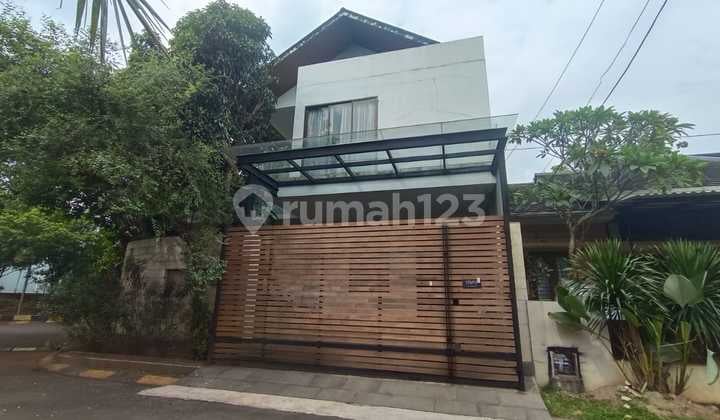 Dijual Rumah 3 Lantai Nyaman Siap Huni di Nusa Loka Bsd City