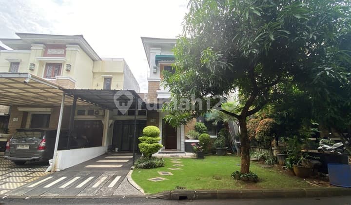 For Sale: 250M2 House with Park View in a Cluster, Only 4 Minutes to Mall Grandwisata