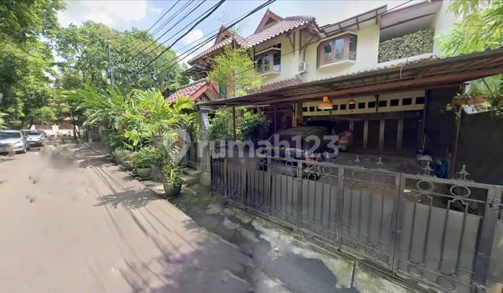 For Sale Beautiful Well-Maintained House in Kebayoran Baru