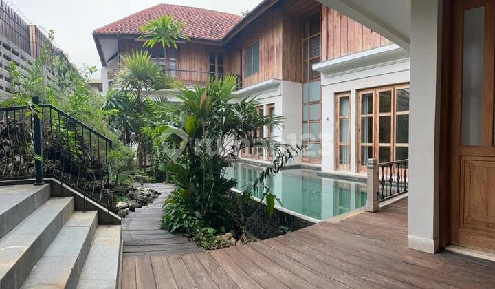 Dijual Cepat Rumah Asri ada Pool Lokasi Kemang
