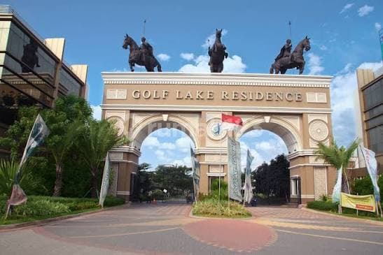 Dijual Rumah 3 Lantai - Cluster Victoria Golf Lake Residence Cengkareng, Jakarta Barat Shm