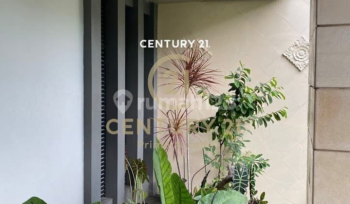 Dijual Rumah dengan Tanah Luas Siap Huni Strategis di Sektor 1