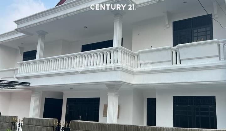 Hook House in Bukit Nusa Indah Ciputat Bintaro