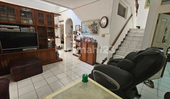 Rumah SHM Otentik Terawat Lokasi Elit Sayap Cipaganti