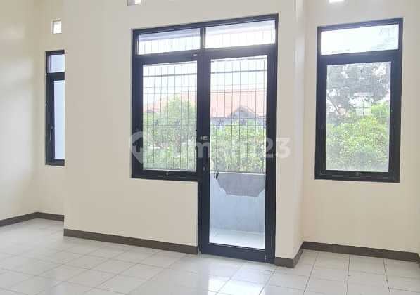 Ruko Siap Pakai Lokasi Sangat Strategis di Taman Holis Indah