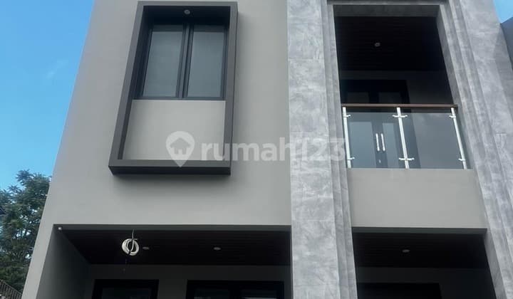 New Modern Tropical House in Pondok Hijau Gegerkalong, 3 Bedrooms