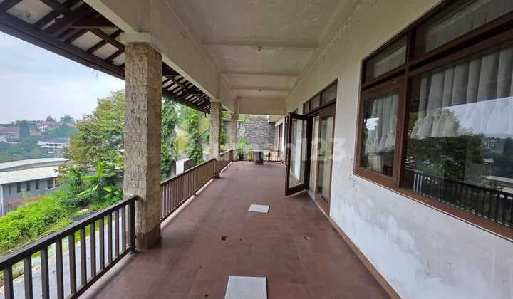 Land in Ciumbuleuit, the house is in as-is condition, can be used for a Kostel.