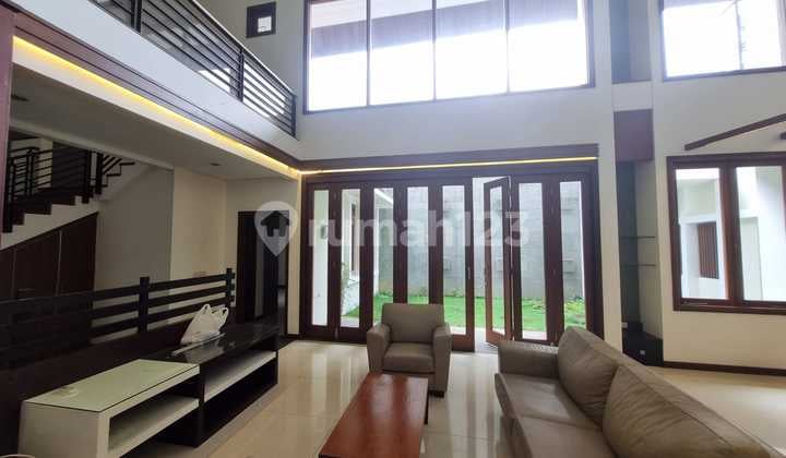 Rumah SHM Terawat dan Siap Pakai, di Setraduta