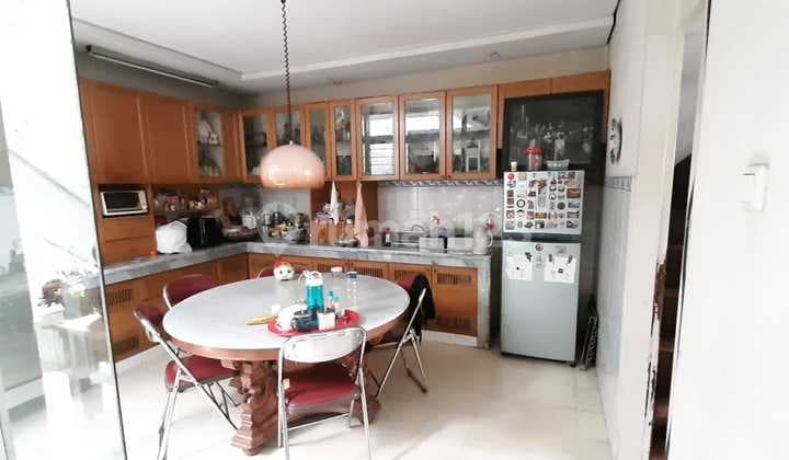 Murah, NJOP! Cihampelas - Untuk Tempat Usaha - Lokasi Strategis