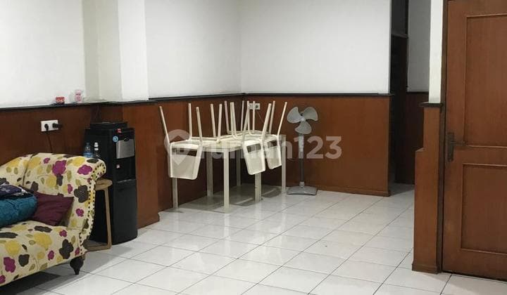 Ruko 4 Lantai Siap Pakai di Jalan Cihampelas Dekat Jalan Layang