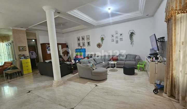 Rumah Classic Siap Huni di Setra Duta di Cluster dekat Mainroad