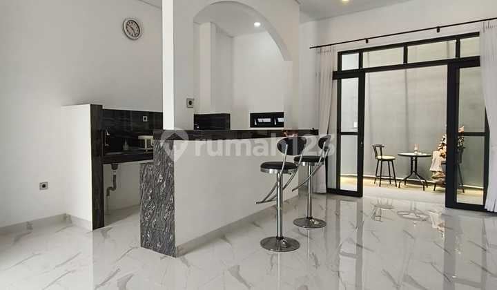 Rumah Baru Sudah SHM di Setiabudi Regency Siap Huni