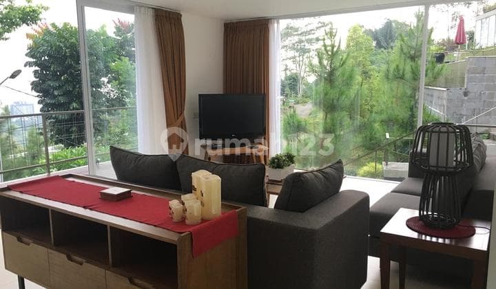 Rumah Villa di Dago Village Sangat Terawat Siap Huni