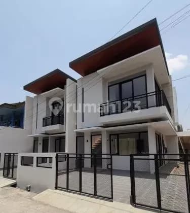 Rumah 2 Lantai Bagus di Leuwi Sari Bandung Selatan