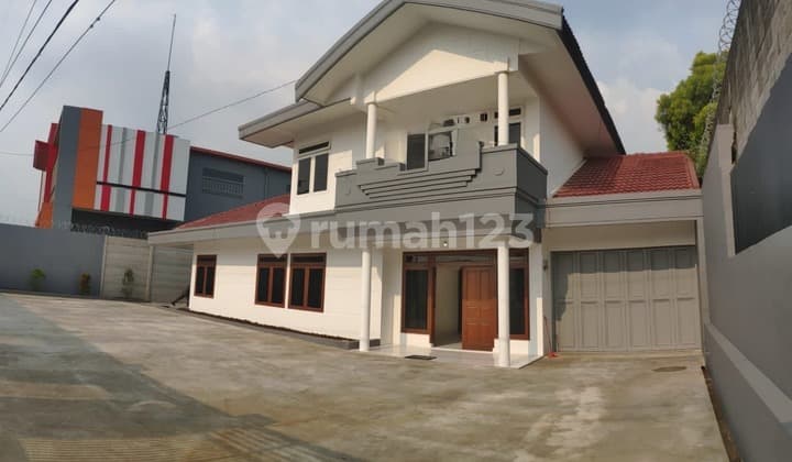 Rumah Luas 2 Lantai di Mainroad Kopo Katapang