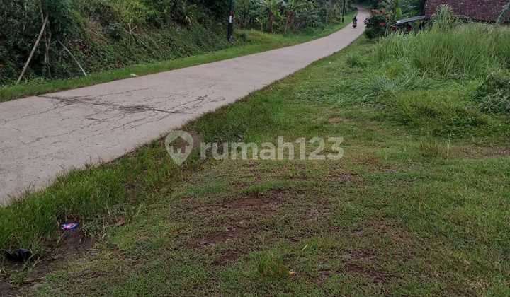 Dijual Tanah datar nempel jalan desa,cocok untuk ruko.