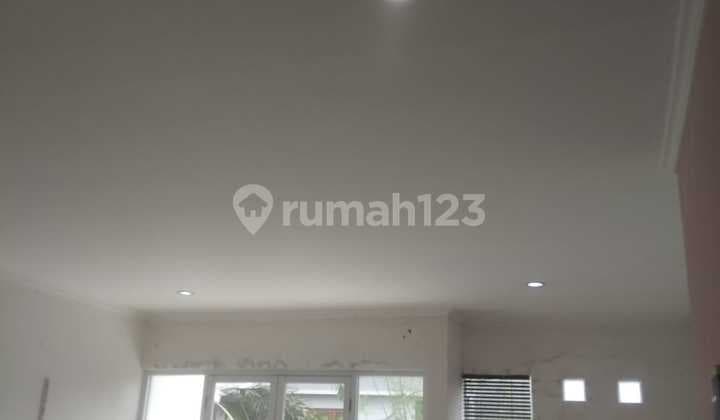 Rumah 2 Lantai Jalan Besar Komplek Town House di Pancoran