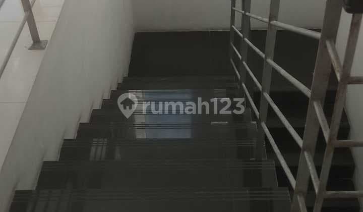 Rumah 2 Lantai Jalan Besar Komplek Town House di Pancoran