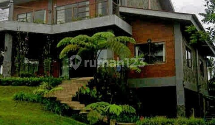 Villa di Cisarua Bogor 2 Lantai Sejuk Siap Huni Parkir Luas