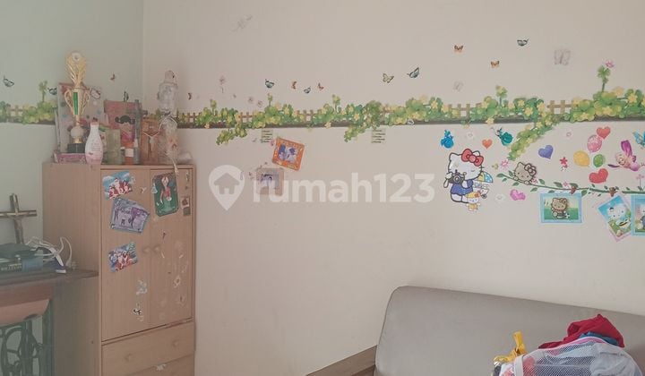 Rumah lama terawat dua Lantai bisa untuk Usaha Kost