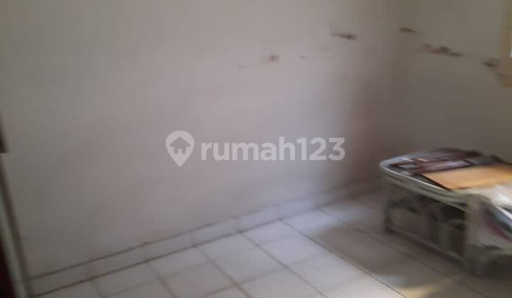 Rumah lama Hitung Tanah lokasi Tebet Barat dekat dengan Cafe