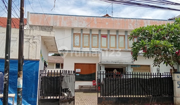 Rumah Untuk Usaha. Kantor Parkir Luas .murah Dijual Via Lelang