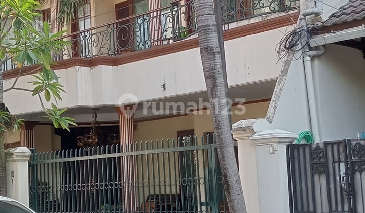Rumah Lux Cocok untuk Tinggal Tenang dan Nyaman Jalan Besar