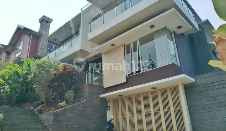 FULLY FURNISHED LUXURY HOUSE IN DAGO, BANDUNG WITH CITY VIEW