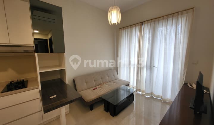 Apartemen Westmark 2 BR Full Furnished Brand New, Selangkah ke Taman Anggrek