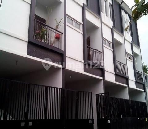 Dijual Cepat Rumah 3 Lantai di Cengkareng, Jakarta Barat