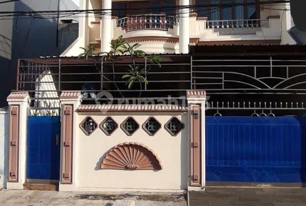 Disewakan Rumah luas 2,5 lantai strategis di Tambora